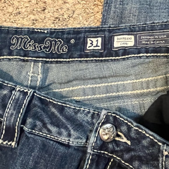 Miss Me Boyfriend Capri Distressed Jeans Size 31 Waist - Picture 9 of 16